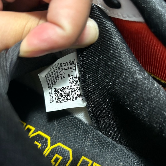 Kids 6Y limited Addition Nikes. black orange and white lift style sneakers. - Picture 5 of 5